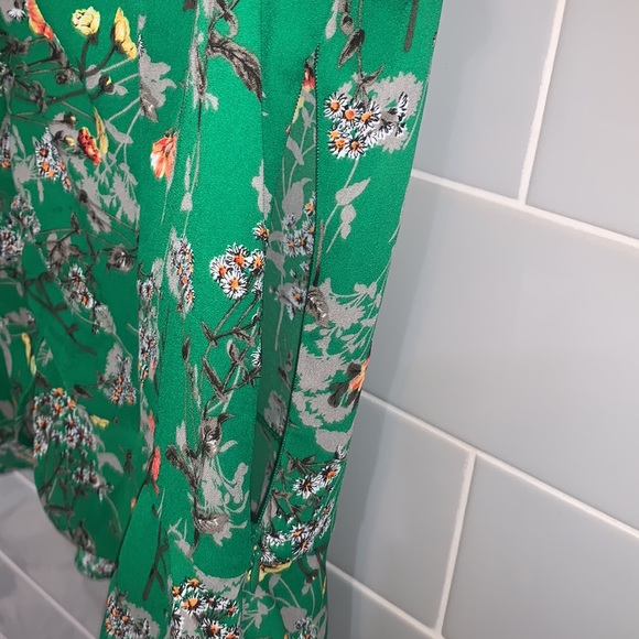 Green Floral Blouse - Picture 16 of 16